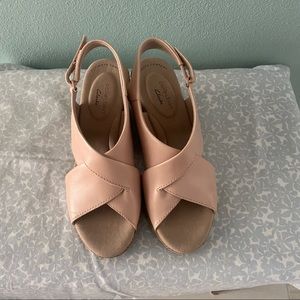 Clark’s Brand new wedge adjustable leather shoes size 6